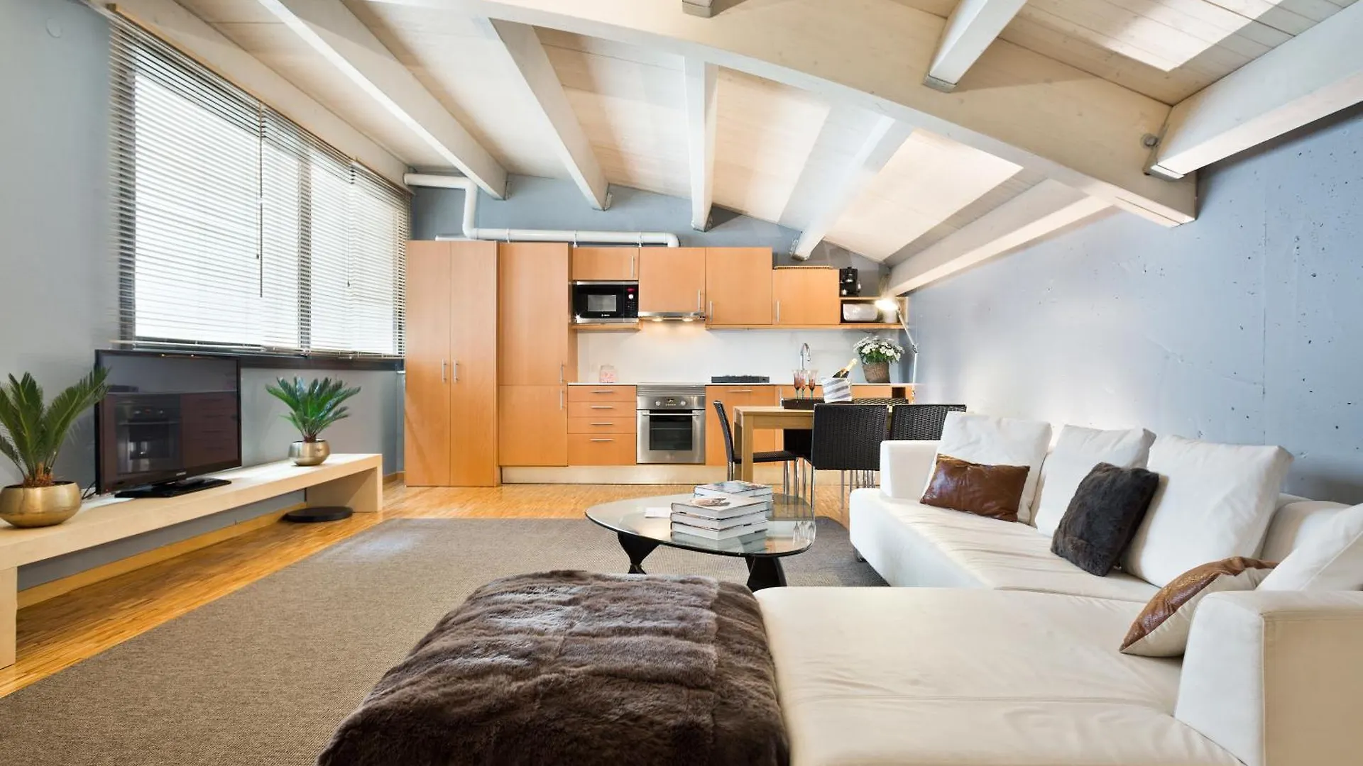 ברצלונה My Space Emirates - Spacious Apartments Near The City Center