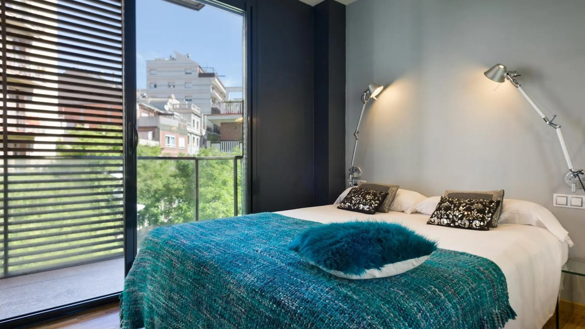My Space Emirates - Spacious Apartments Near The City Center Barcelona