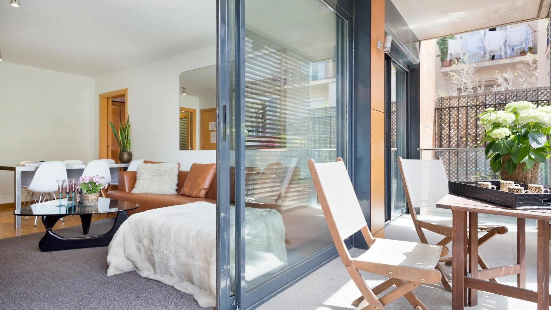 My Space Emirates - Spacious Apartments Near The City Center Barcelona 0*,  Spanje