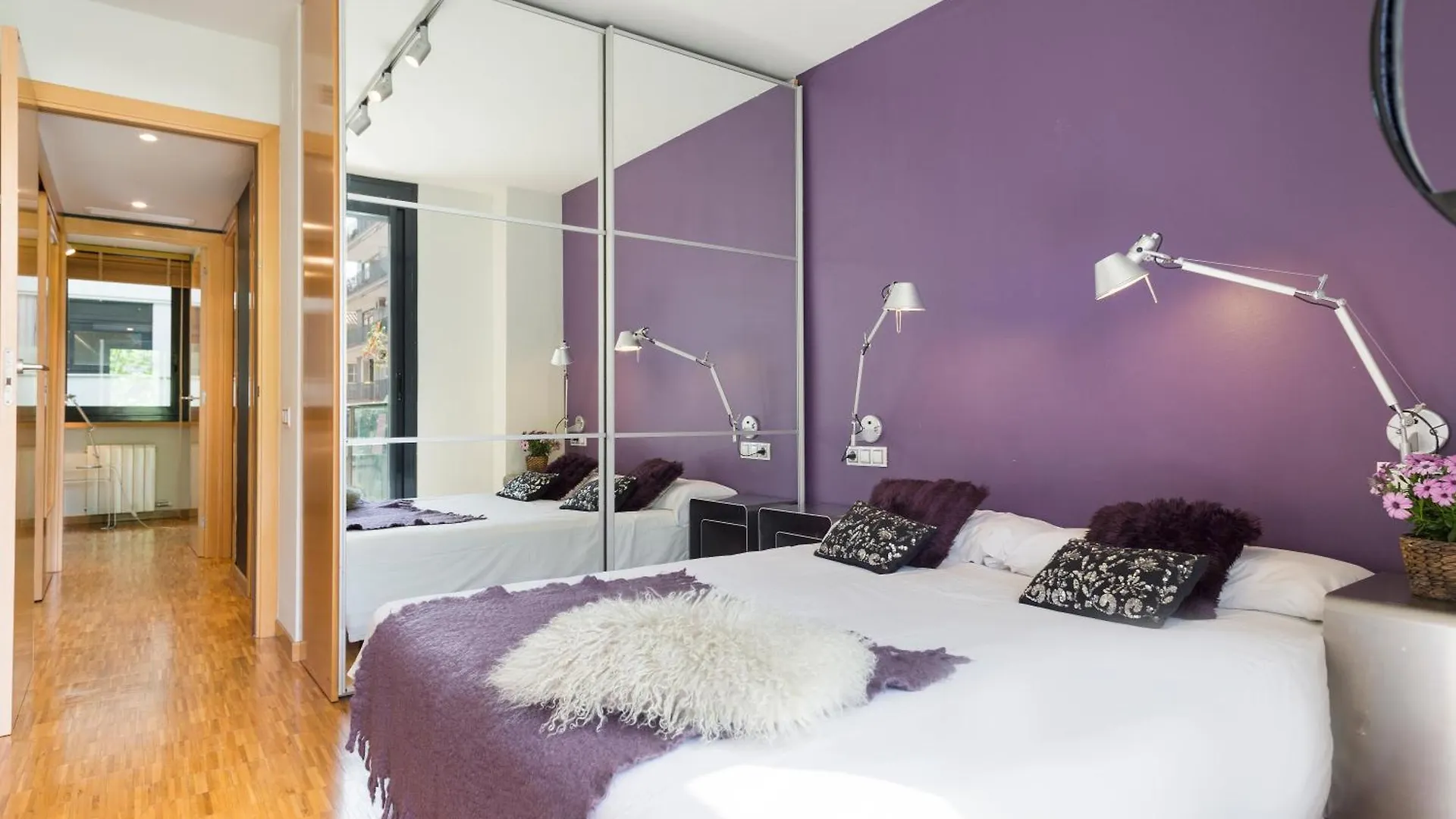 My Space Emirates - Spacious Apartments Near The City Center Barcelona