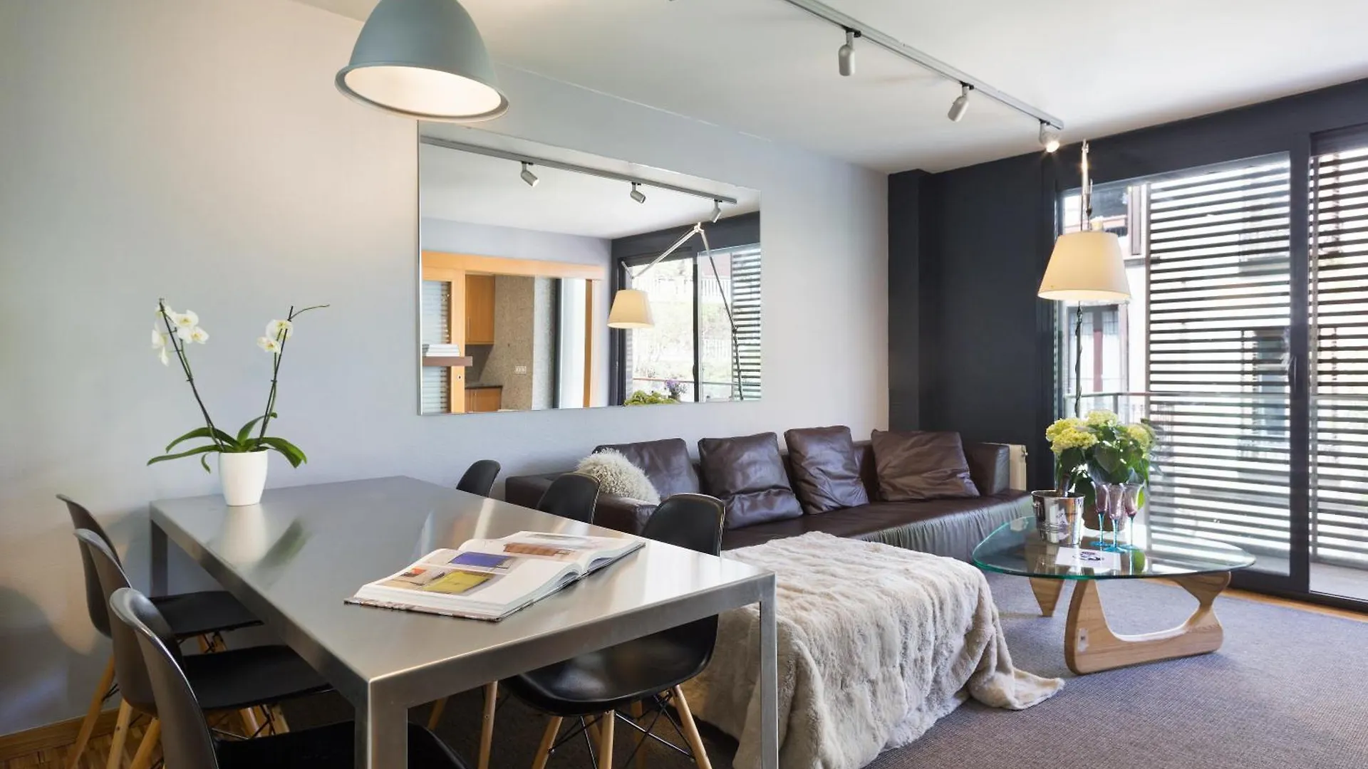 My Space Emirates - Spacious Apartments Near The City Center Barcelona