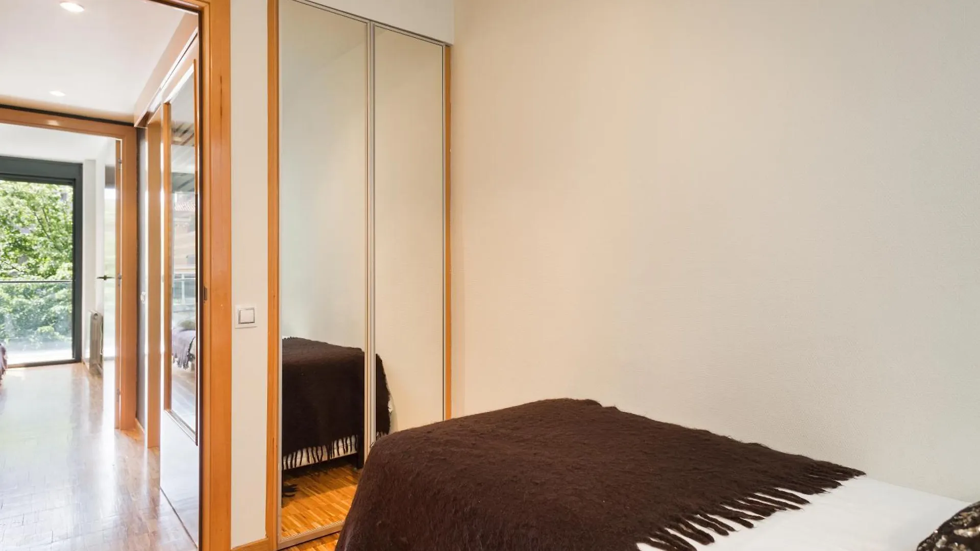 My Space Emirates - Spacious Apartments Near The City Center Barcelona 0*,  Spanje