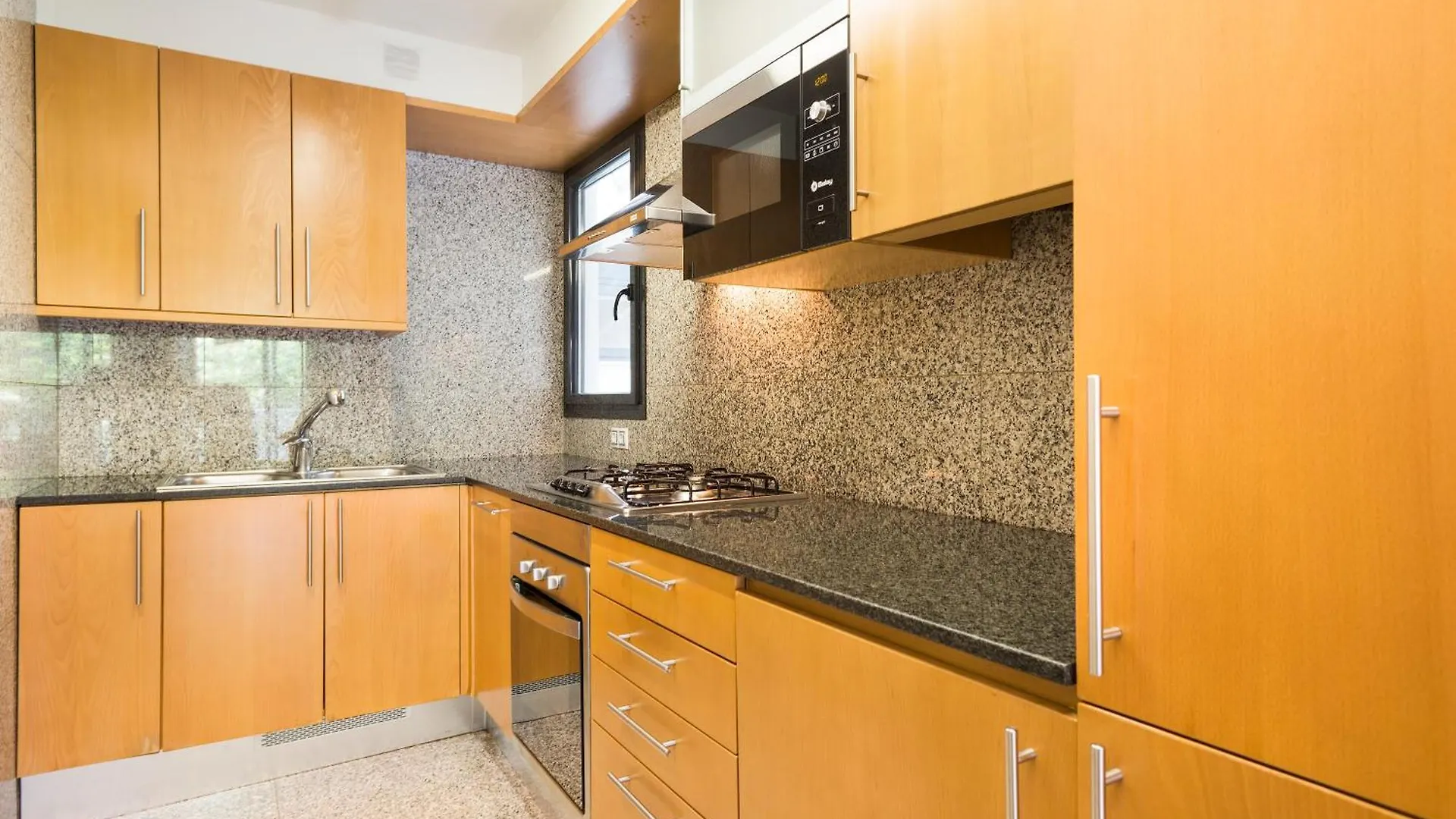My Space Emirates - Spacious Apartments Near The City Center Barcelona Spanje