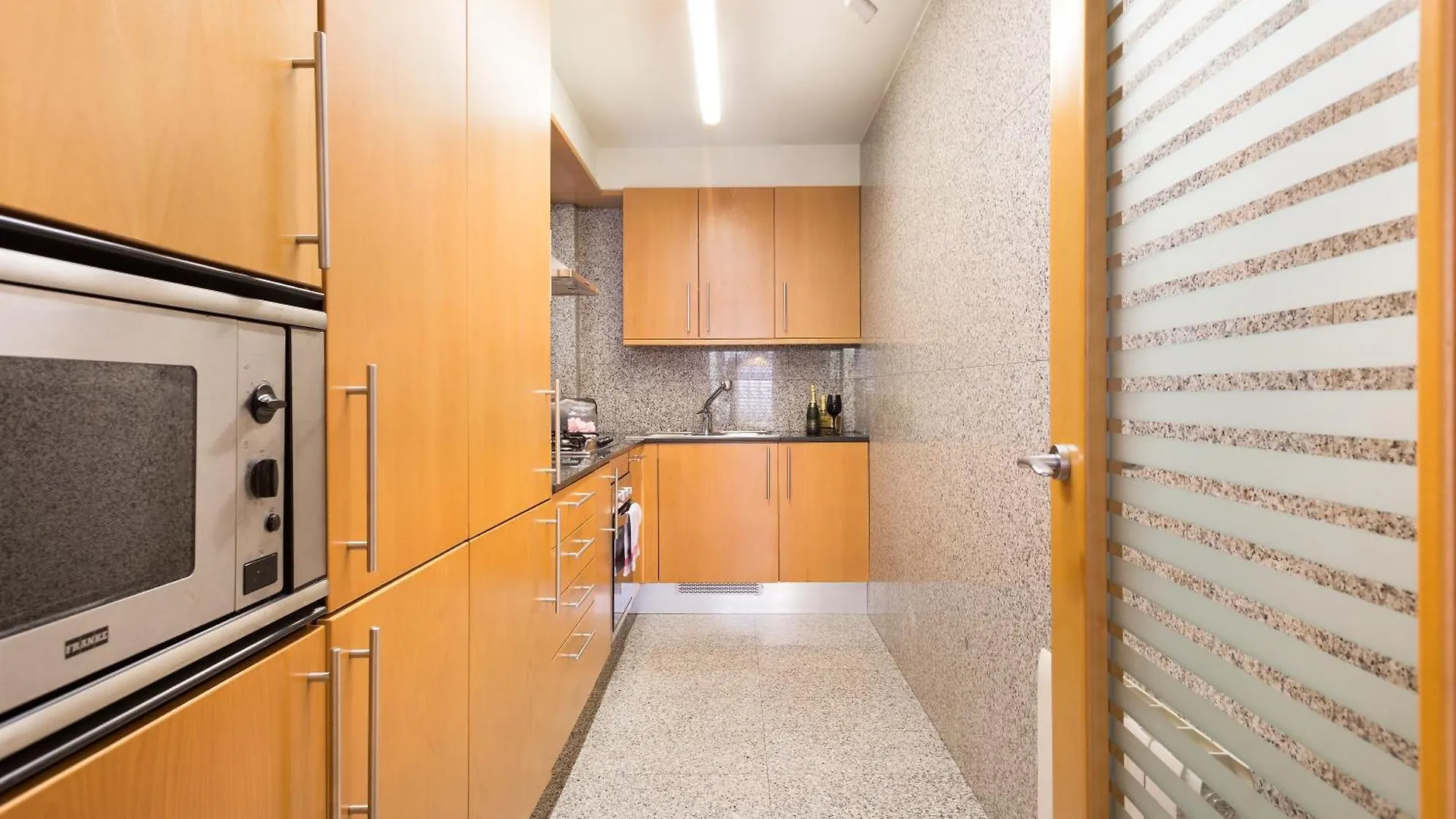 My Space Emirates - Spacious Apartments Near The City Center Barcelona