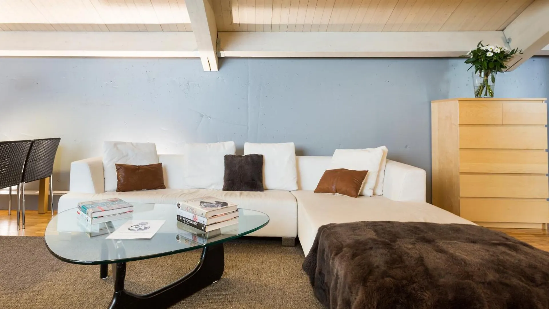 My Space Emirates - Spacious Apartments Near The City Center Barcelona