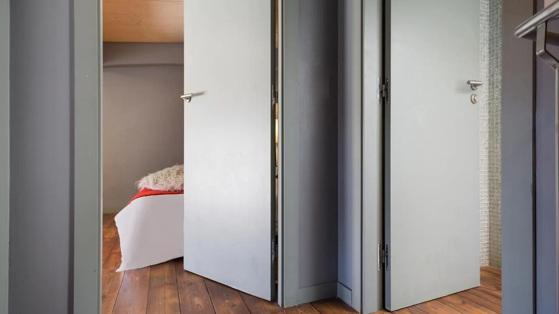 My Space Emirates - Spacious Apartments Near The City Center Barcelona