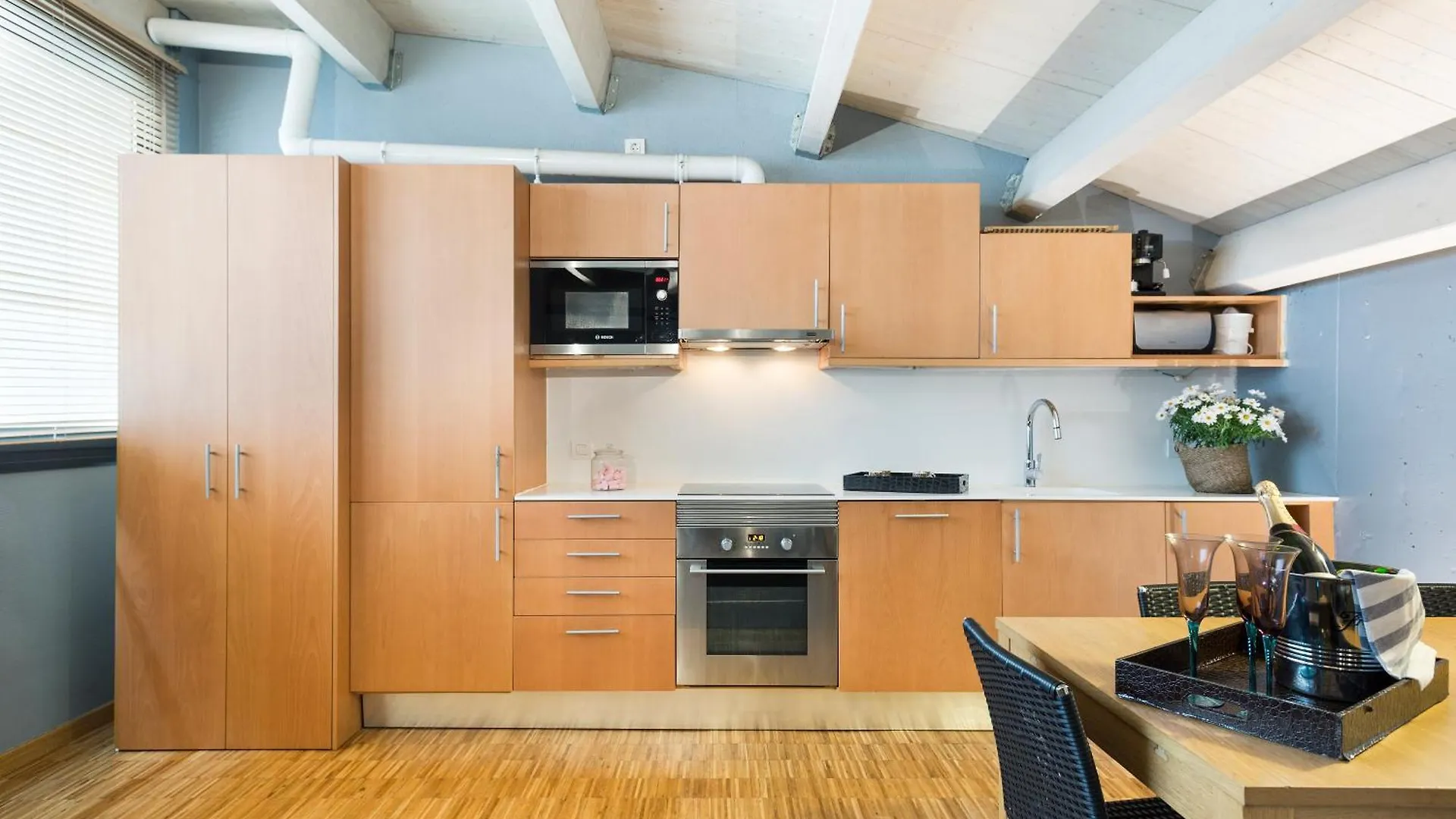 My Space Emirates - Spacious Apartments Near The City Center Barcelona