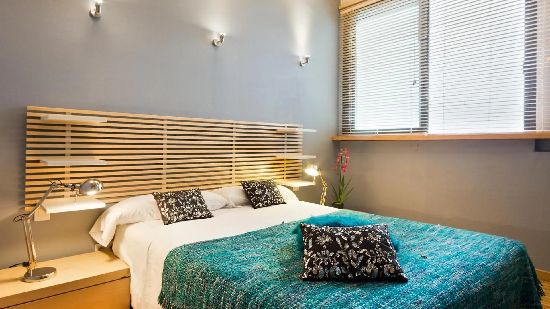 My Space Emirates - Spacious Apartments Near The City Center Barcelona 0*,
