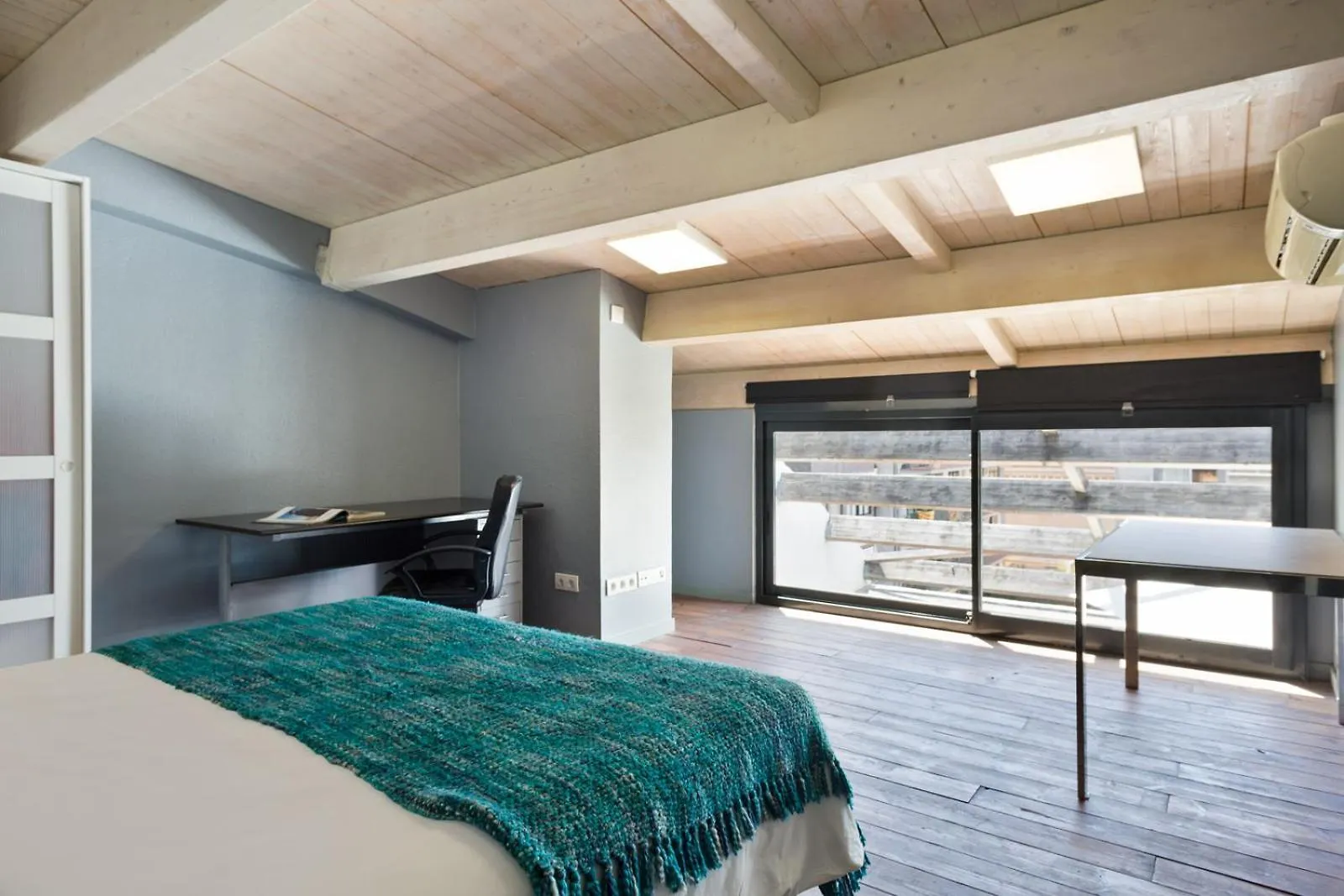 My Space Emirates - Spacious Apartments Near The City Center Barcelona 0*,  Spanje