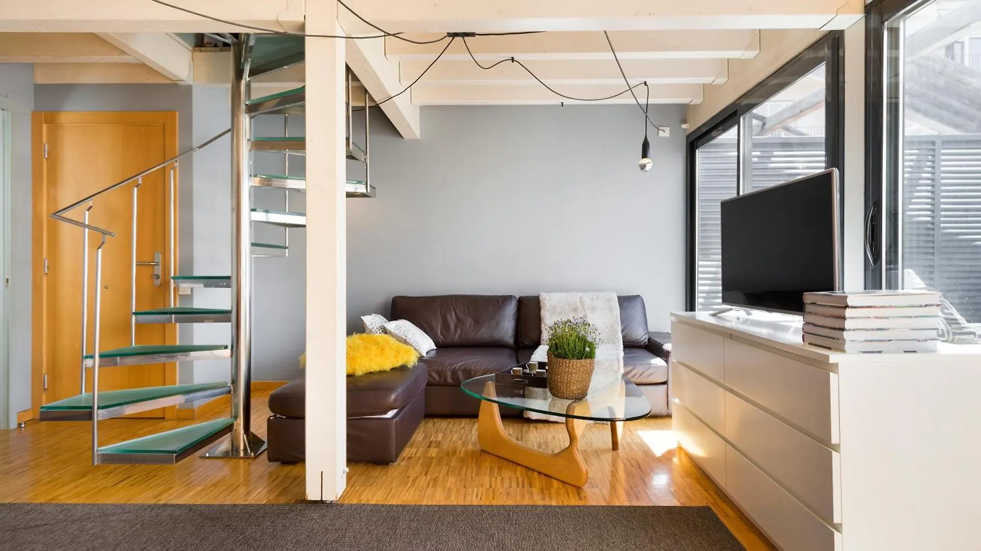 My Space Emirates - Spacious Apartments Near The City Center Barcelona