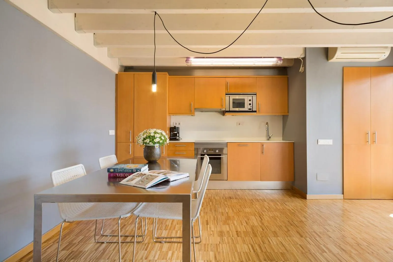 My Space Emirates - Spacious Apartments Near The City Center Barcelona