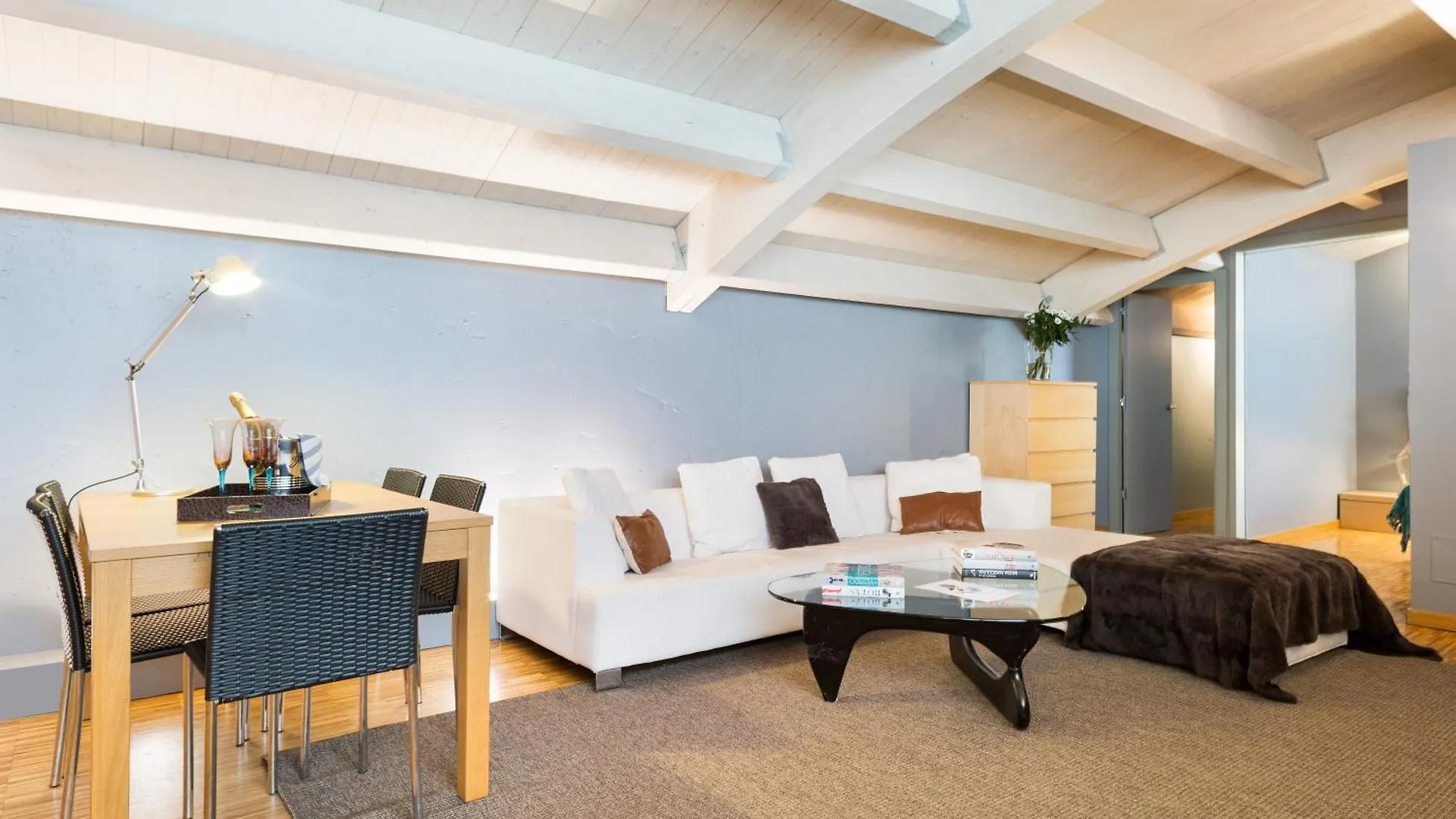 My Space Emirates - Spacious Apartments Near The City Center Barcelona Spanje