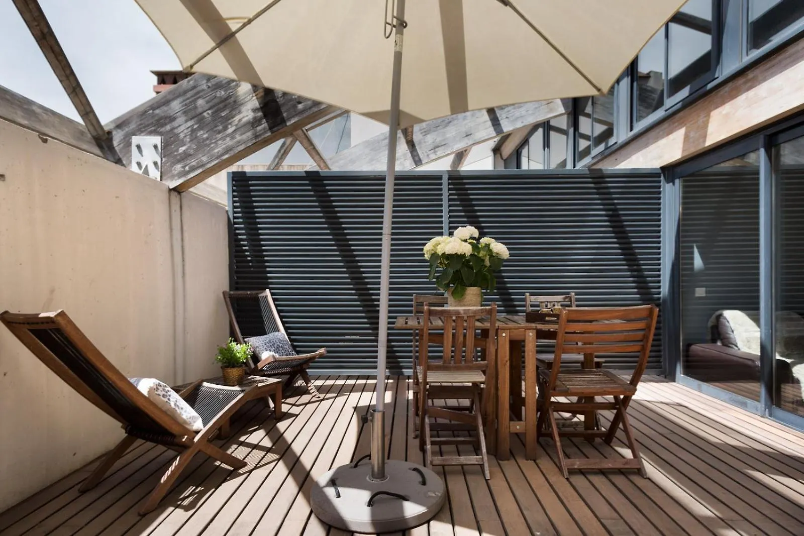 My Space Emirates - Spacious Apartments Near The City Center Barcelona
