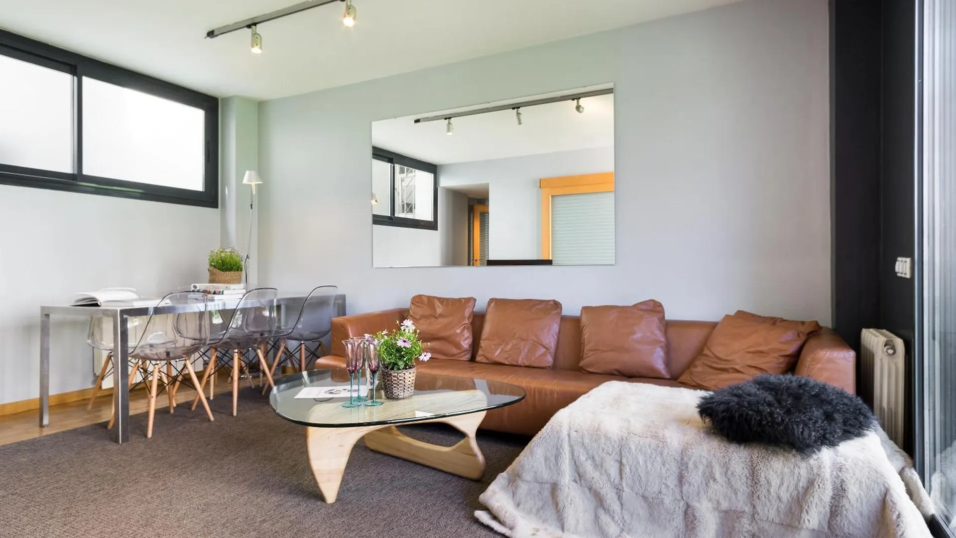 My Space Emirates - Spacious Apartments Near The City Center Barcelona