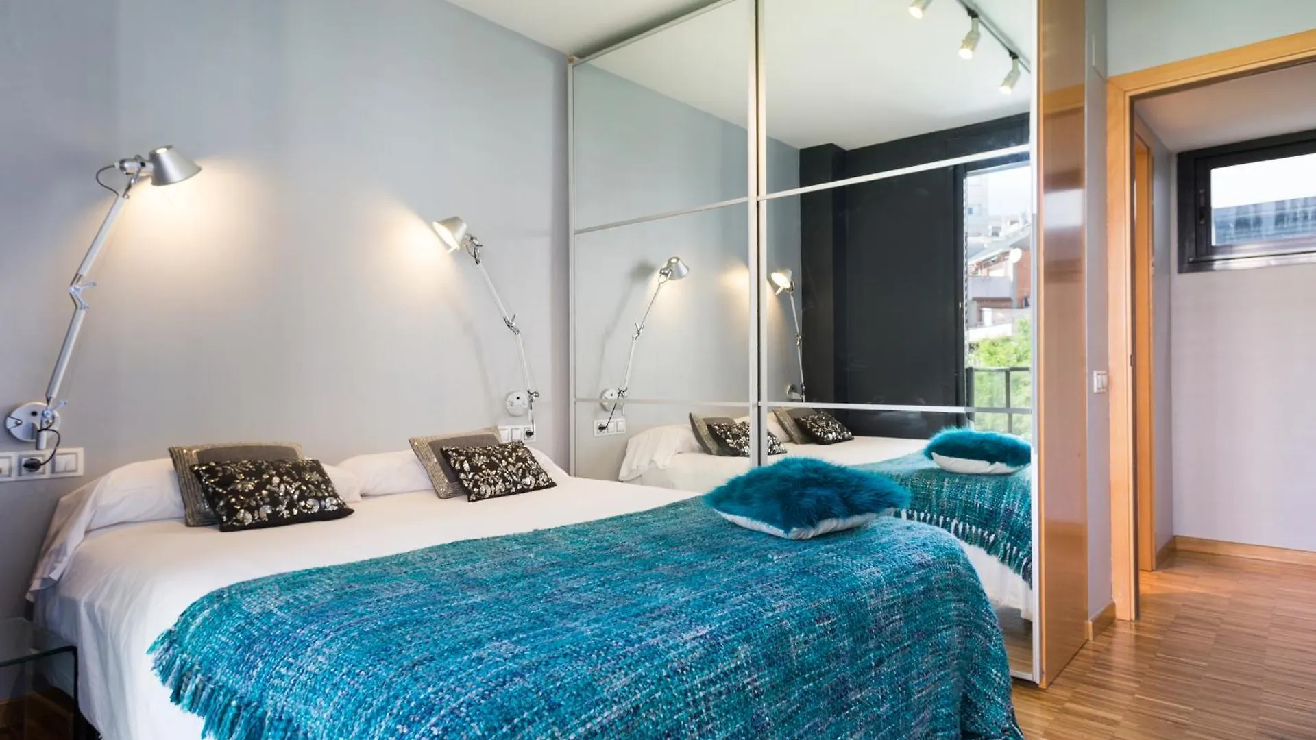 My Space Emirates - Spacious Apartments Near The City Center Barcelona